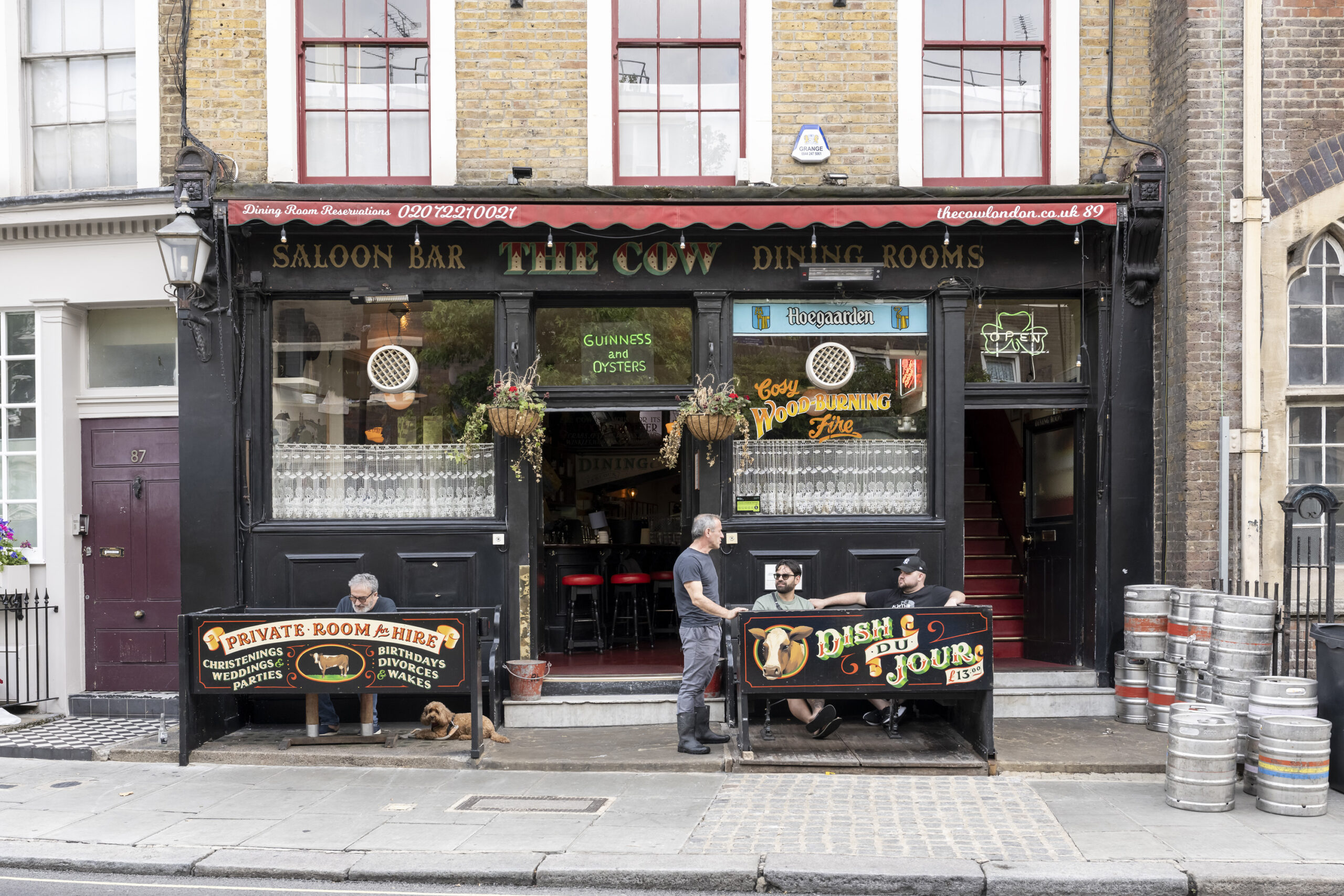 Notting-Hill-Area-Guide-Best-Cafes-Bars-Pubs-Restaurants-the-Cow-1