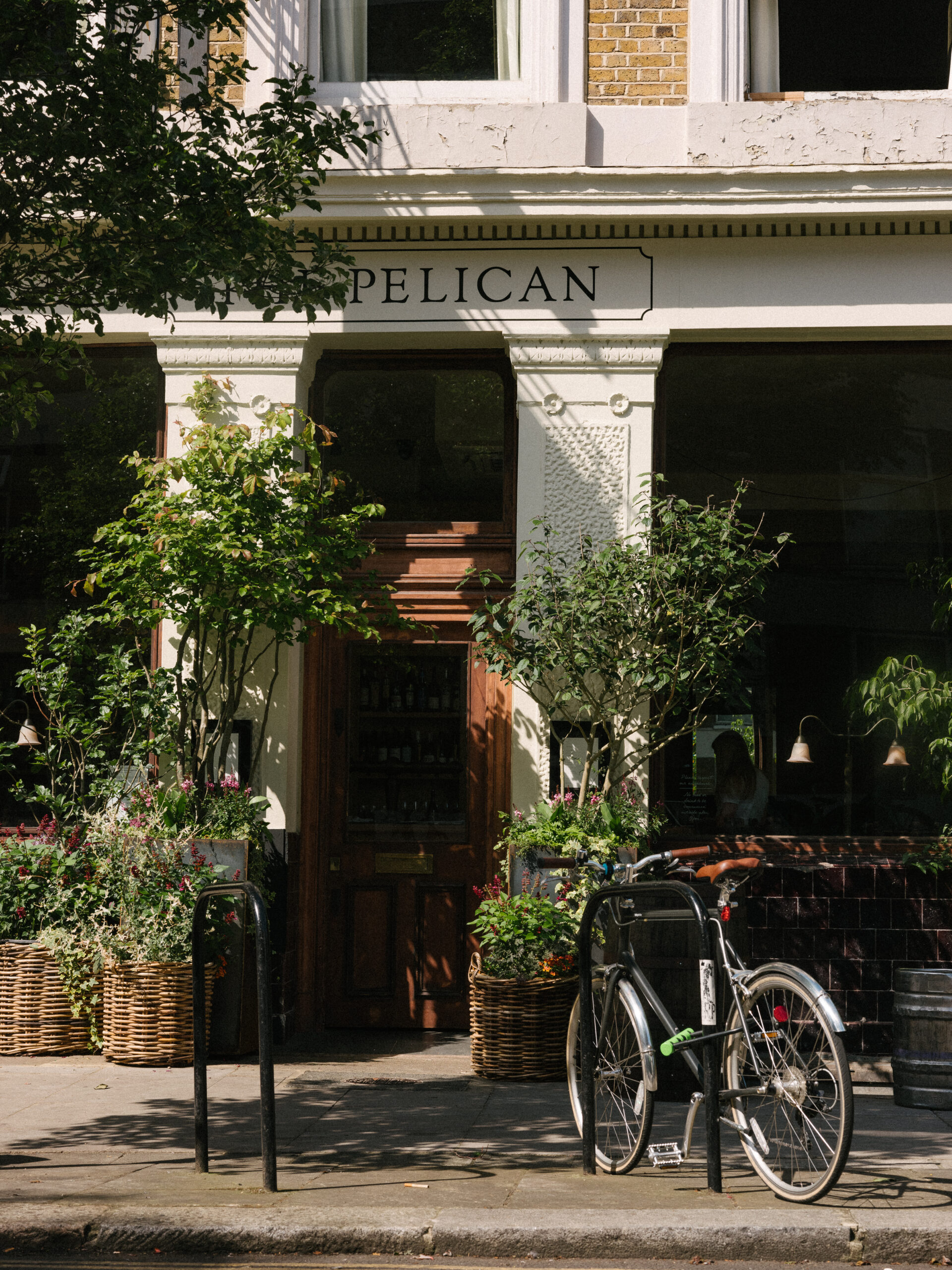 Notting-Hill-Area-Guide-Best-Pubs-The-Pelican (2)