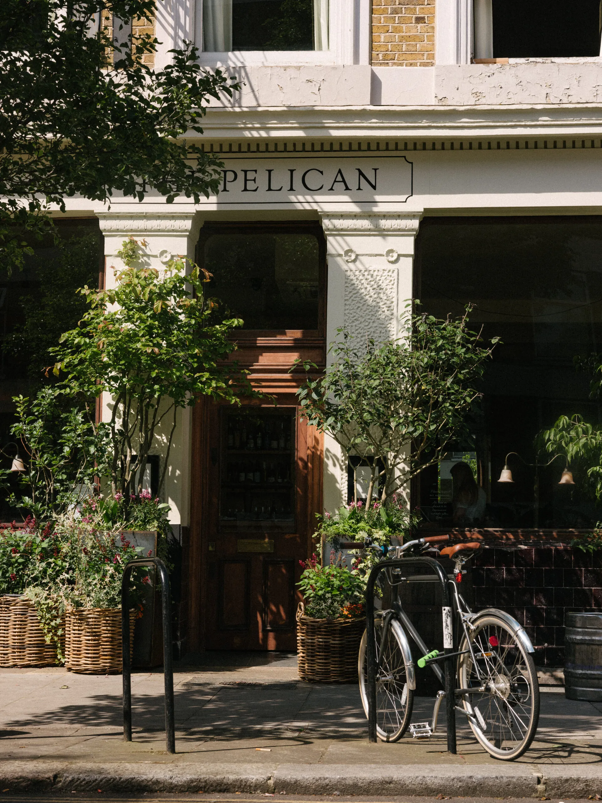 Notting-Hill-Area-Guide-Best-Pubs-The-Pelican (2)