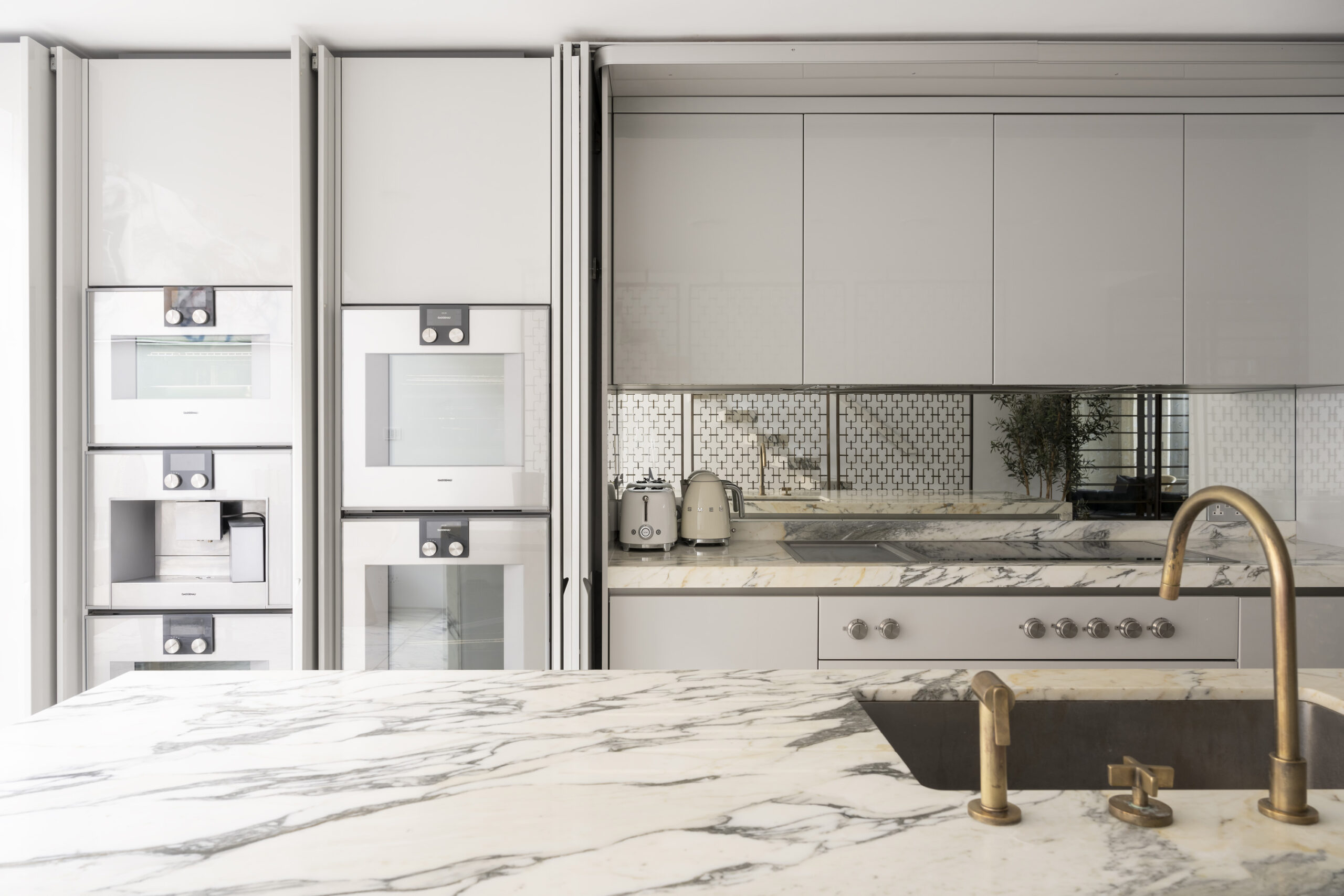 Notting-Hill-Home-To-Rent-Westbourne-Grove-10_Lo