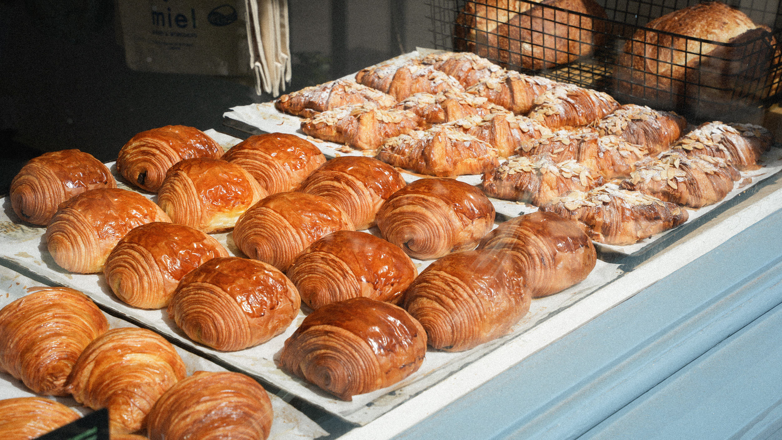 Soho-Fitzrovia-Area-Guide-London-Best-Bakery-Miel (2)