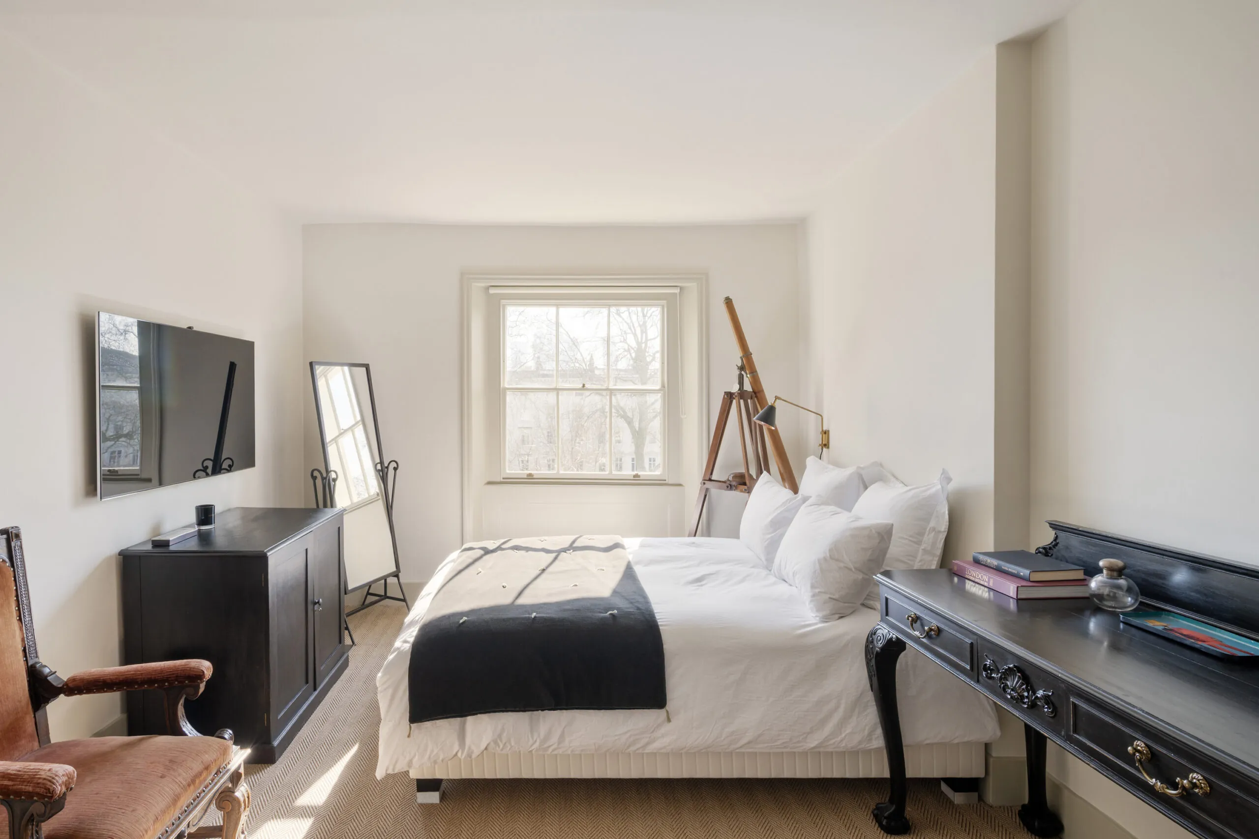 Victoria-House-For-Rent-Eccleston-Square-11_Lo