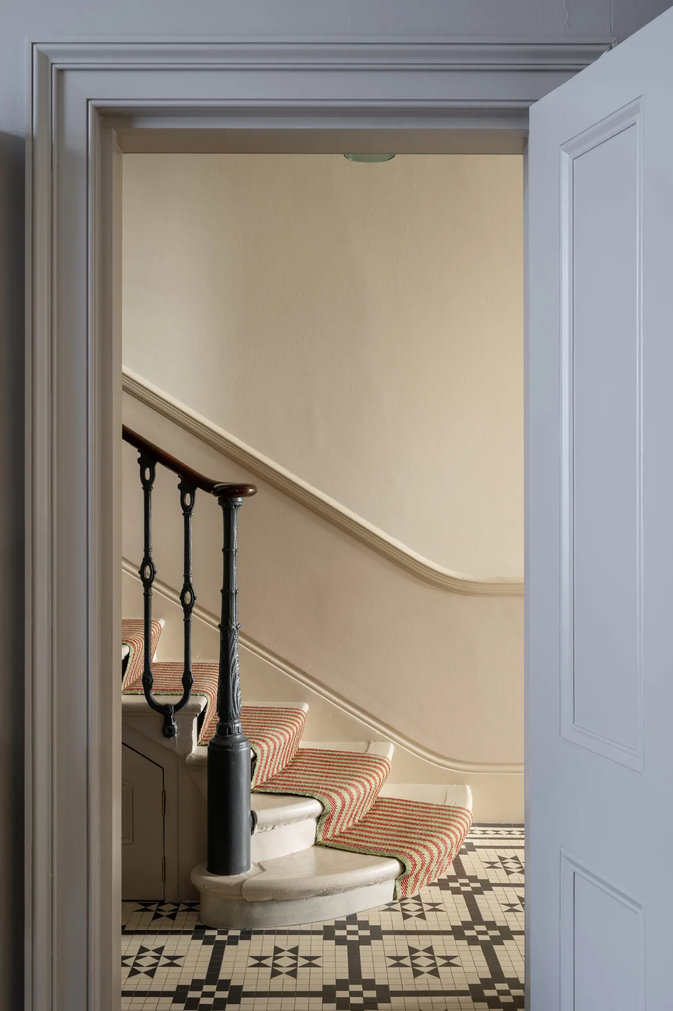 Victoria-House-For-Rent-Eccleston-Square-26_Lo